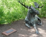 памятник лосю в саду мормонов
